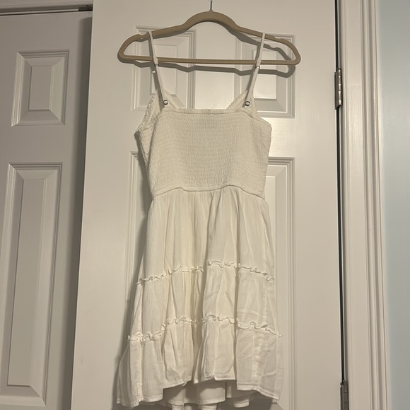 White tiered Hollister dress - Picture 2 of 3